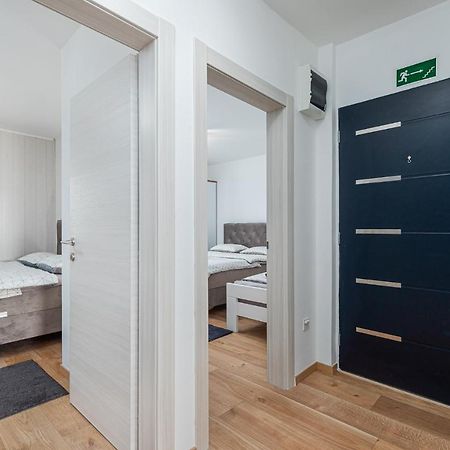 Massa Apartment 200 M To The See Poreč Exterior foto